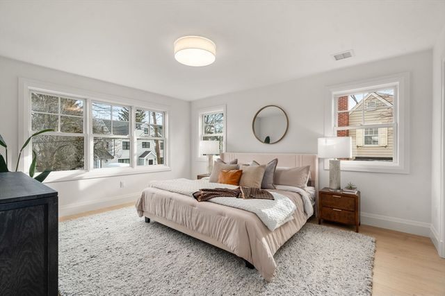 33 Dickson Ave, Arlington, MA 02474