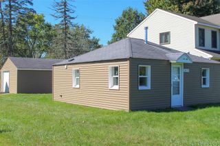2615 Watkins Lake Road, Waterford, MI 48328