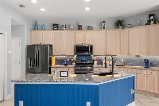 10207 ARBOR SIDE DRIVE, Tampa, FL 33647