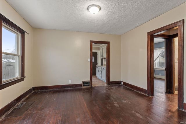 1222 E Beardsley Avenue, Elkhart, IN 46514