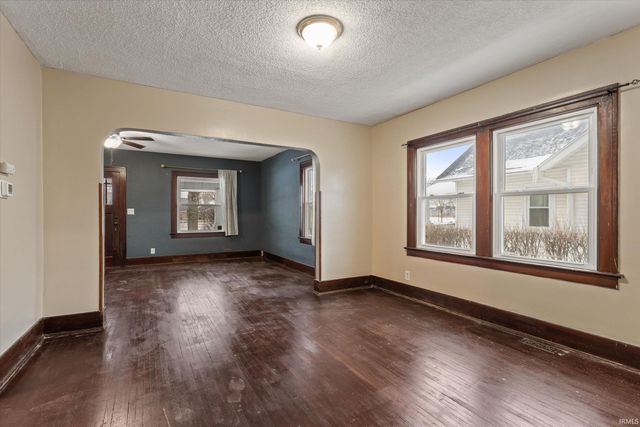 1222 E Beardsley Avenue, Elkhart, IN 46514