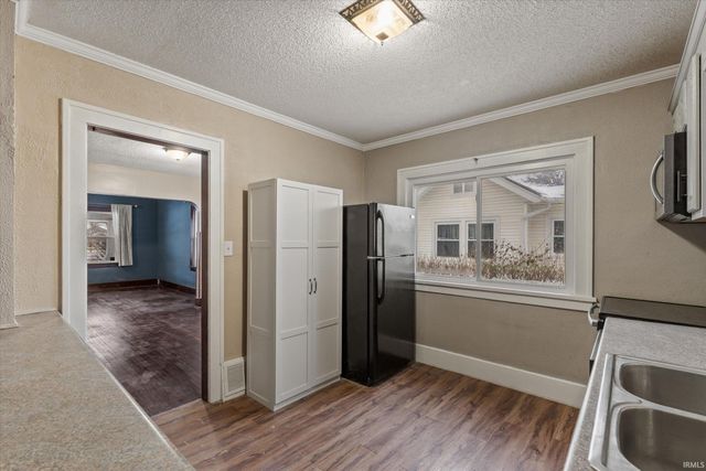 1222 E Beardsley Avenue, Elkhart, IN 46514