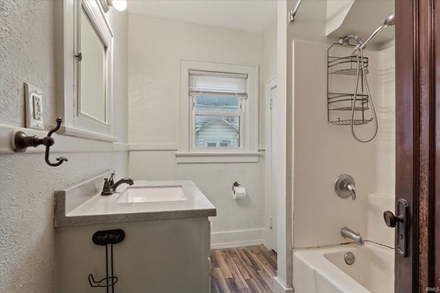 1222 E Beardsley Avenue, Elkhart, IN 46514