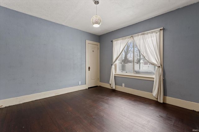 1222 E Beardsley Avenue, Elkhart, IN 46514