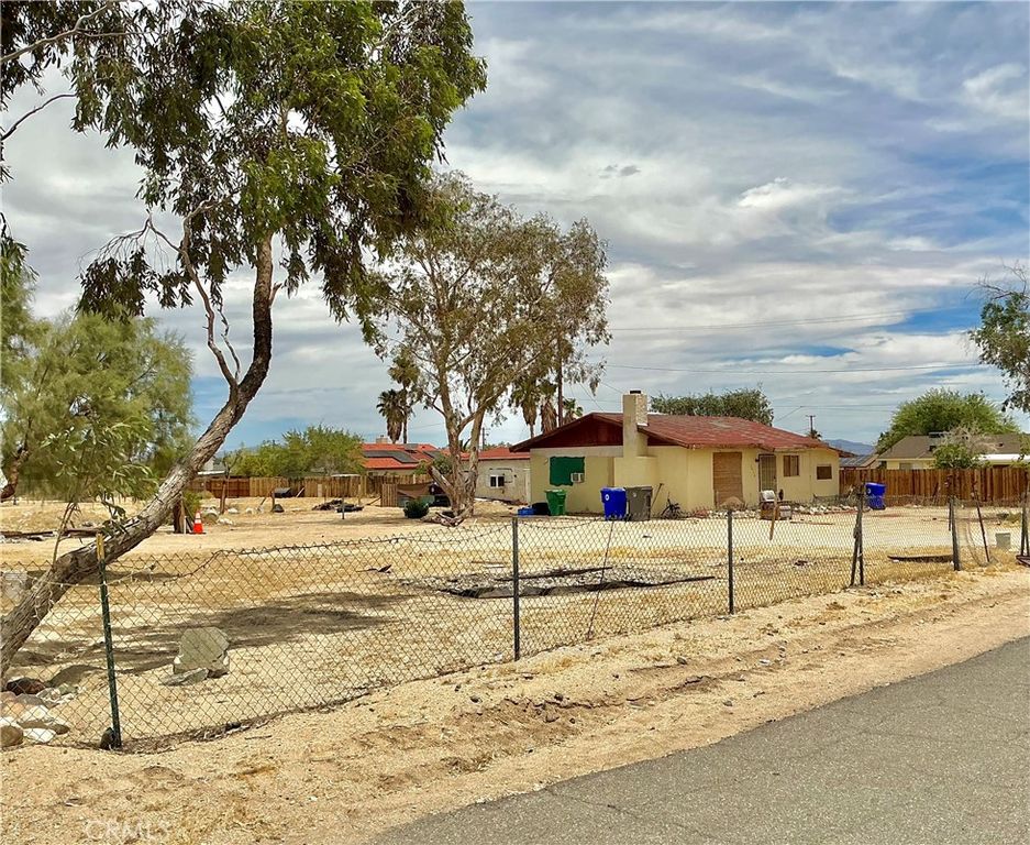 Image 17 of property listing at 72116 Sullivan, 29 Palms, CA 92277