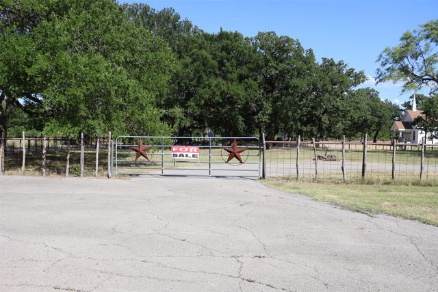 4315 Waples Road, Granbury, TX 76049
