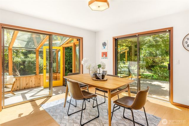 676 Park Avenue NE, Bainbridge Island, WA 98110