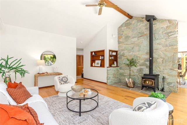 676 Park Avenue NE, Bainbridge Island, WA 98110