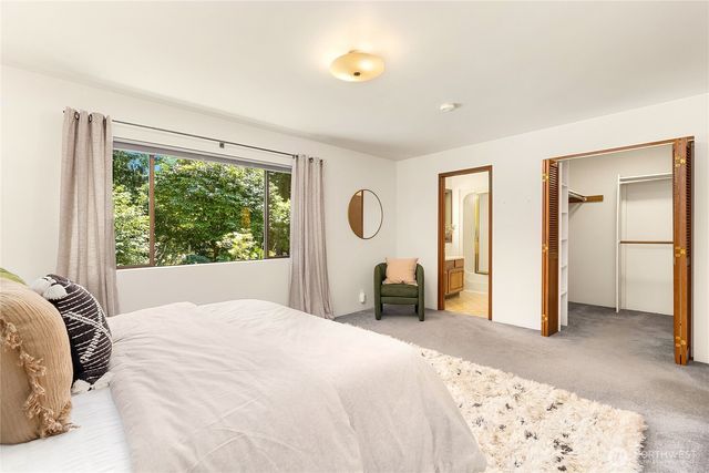 676 Park Avenue NE, Bainbridge Island, WA 98110