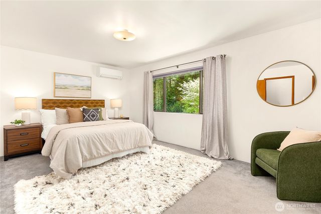 676 Park Avenue NE, Bainbridge Island, WA 98110