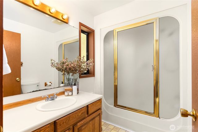 676 Park Avenue NE, Bainbridge Island, WA 98110
