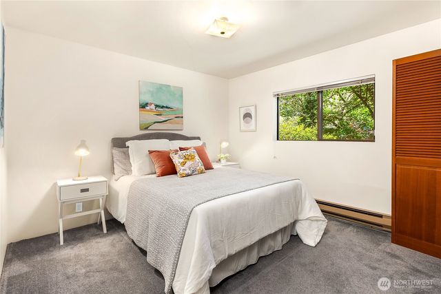676 Park Avenue NE, Bainbridge Island, WA 98110