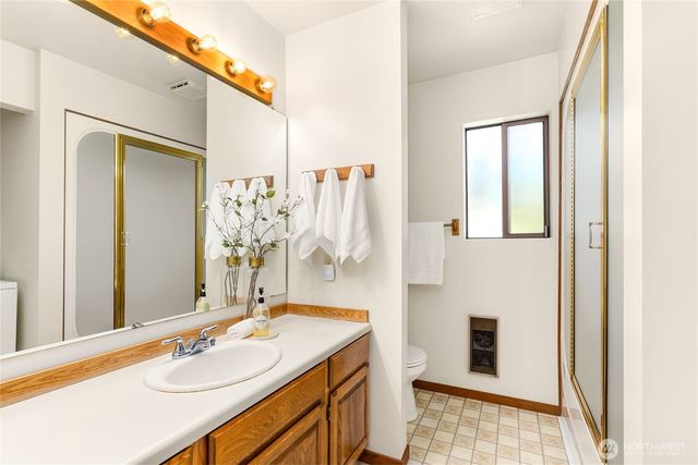 676 Park Avenue NE, Bainbridge Island, WA 98110