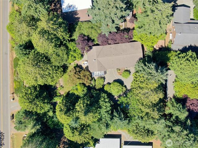 676 Park Avenue NE, Bainbridge Island, WA 98110