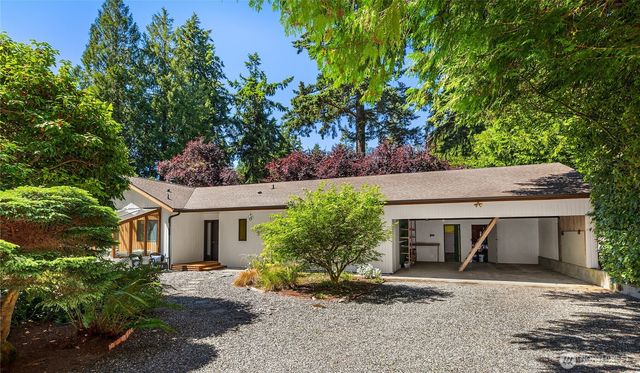 676 Park Avenue NE, Bainbridge Island, WA 98110