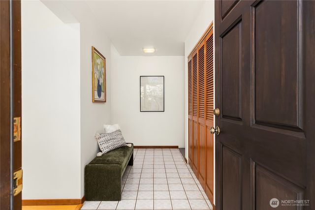 676 Park Avenue NE, Bainbridge Island, WA 98110