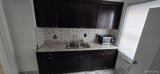 5003 Middlesex Street, Dearborn, MI 48126