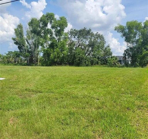 2205 NE 25th Terrace, Cape Coral, FL 33909