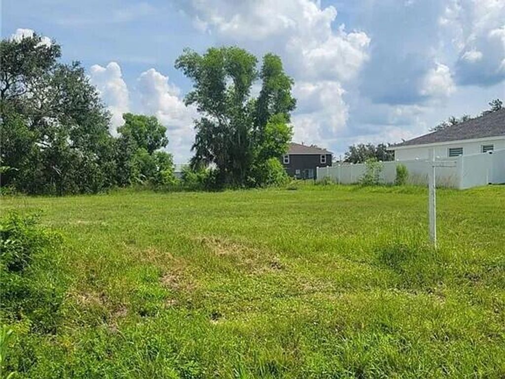 2205 NE 25th Terrace, Cape Coral, FL 33909