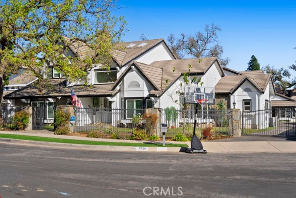 Image 1 of property listing at 9514 Oakridge Place, Chatsworth, CA 91311