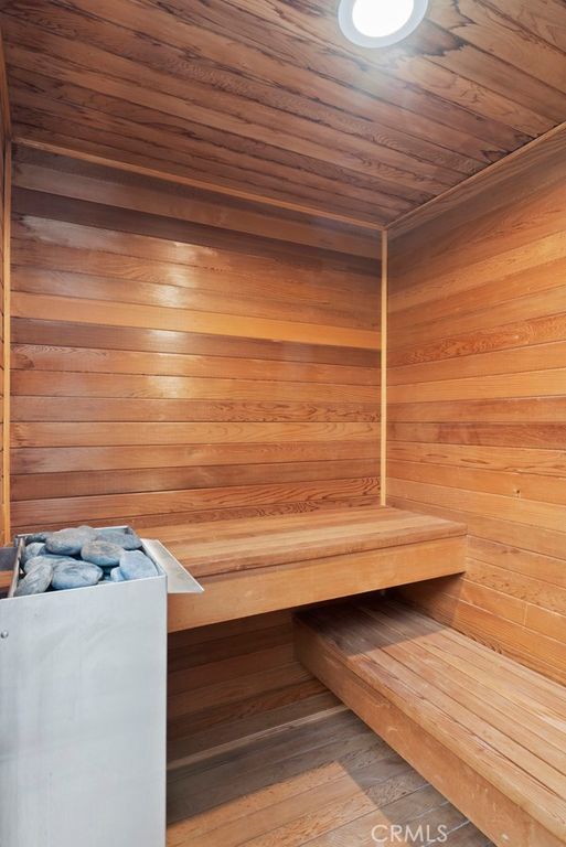 Image 23 of property listing at 9514 Oakridge Place, Chatsworth, CA 91311