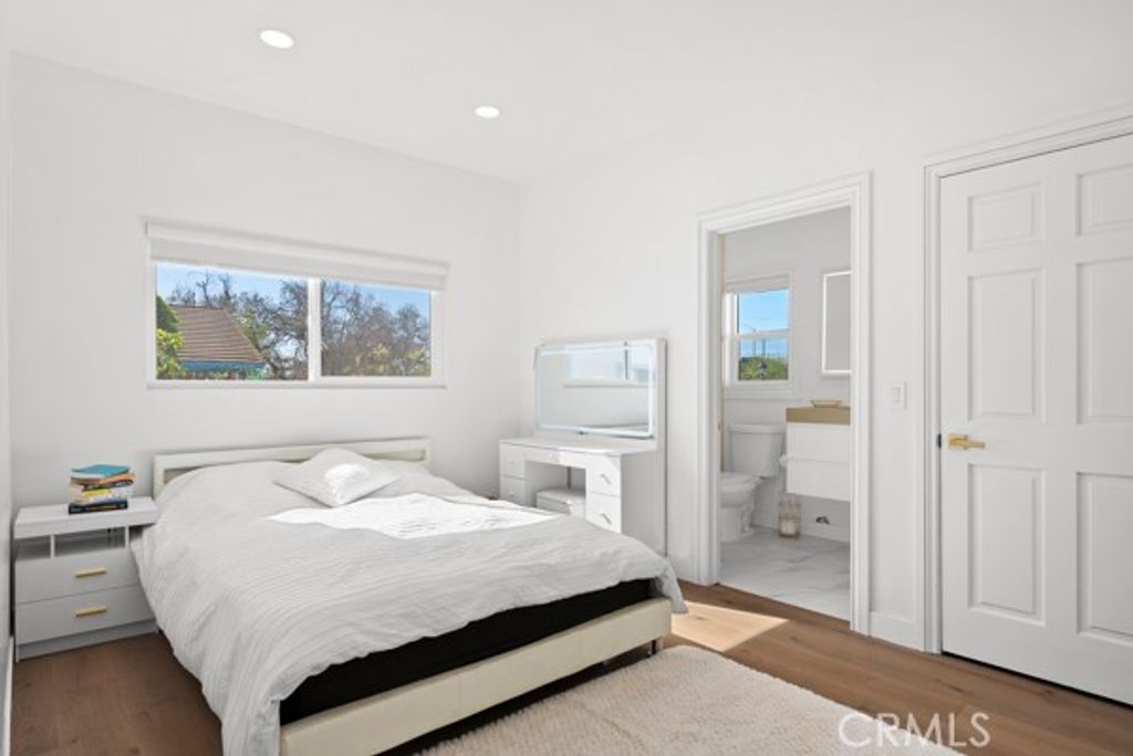 Image 25 of property listing at 9514 Oakridge Place, Chatsworth, CA 91311