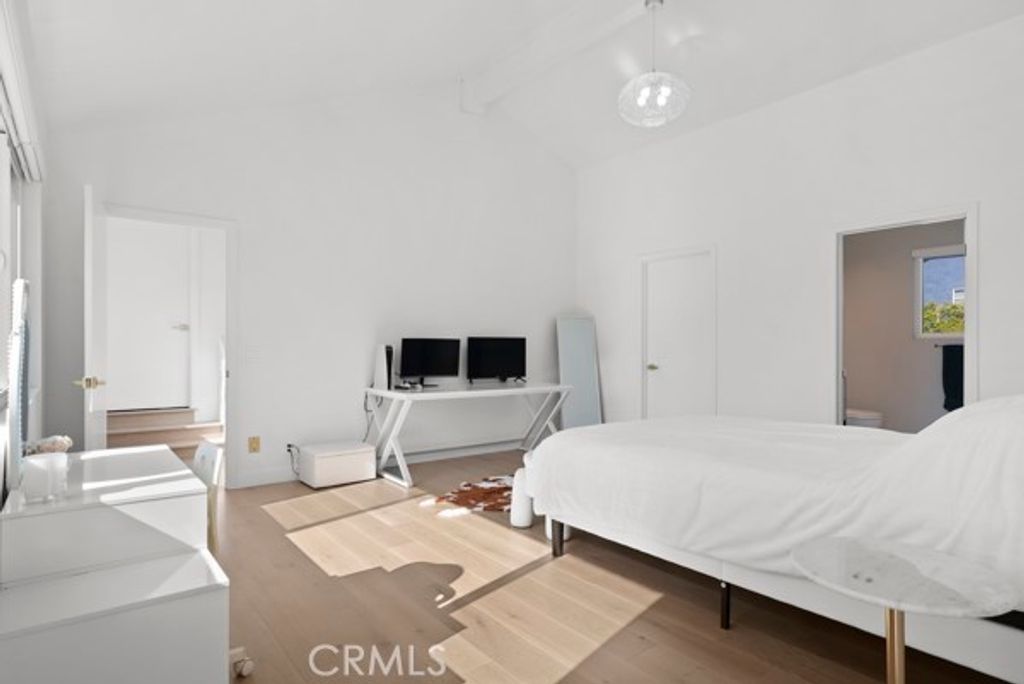 Image 29 of property listing at 9514 Oakridge Place, Chatsworth, CA 91311