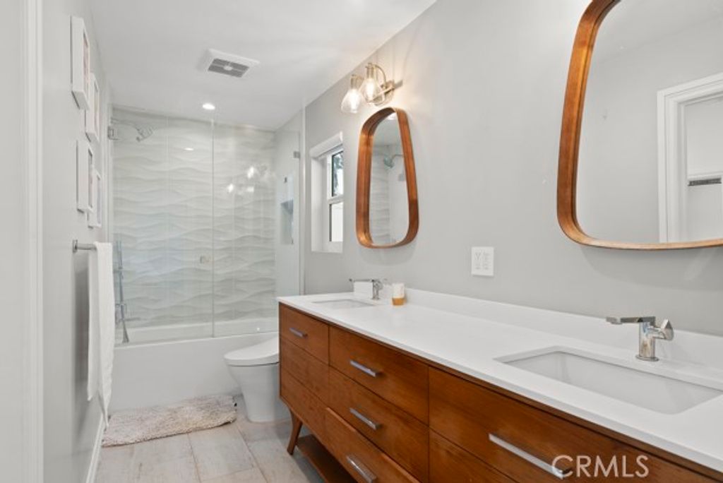 Image 35 of property listing at 9514 Oakridge Place, Chatsworth, CA 91311