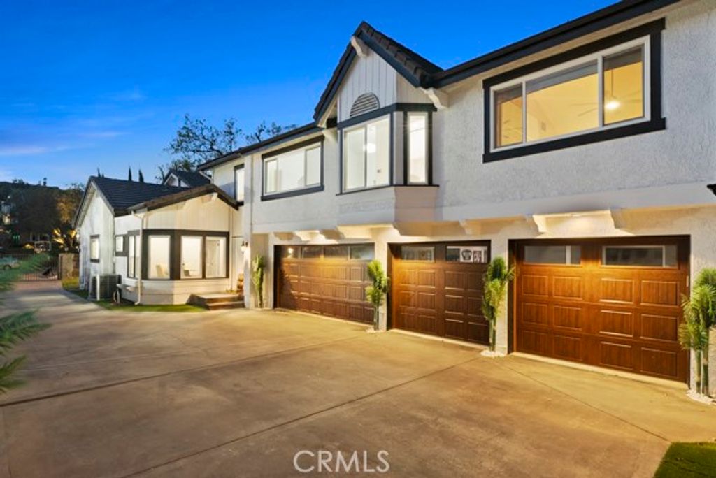 Image 37 of property listing at 9514 Oakridge Place, Chatsworth, CA 91311