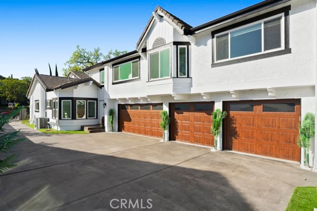 Image 38 of property listing at 9514 Oakridge Place, Chatsworth, CA 91311