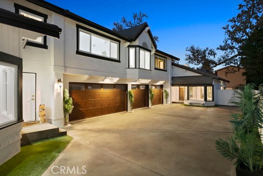 Image 39 of property listing at 9514 Oakridge Place, Chatsworth, CA 91311