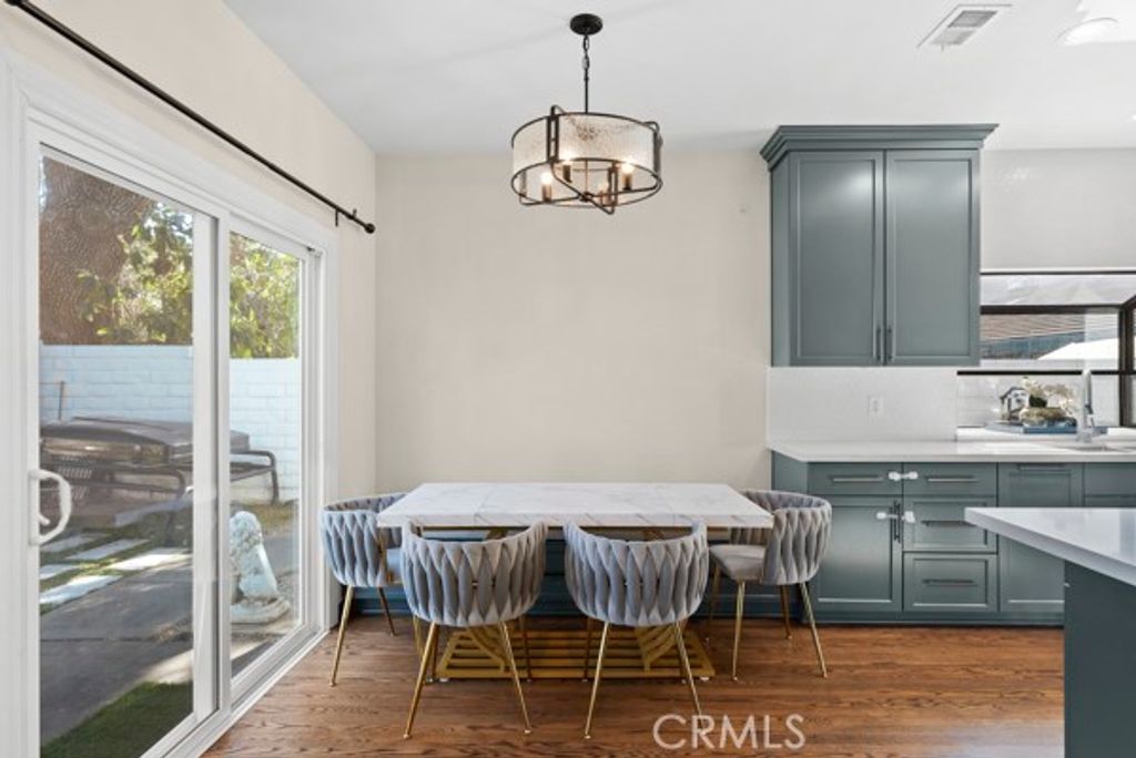 Image 43 of property listing at 9514 Oakridge Place, Chatsworth, CA 91311