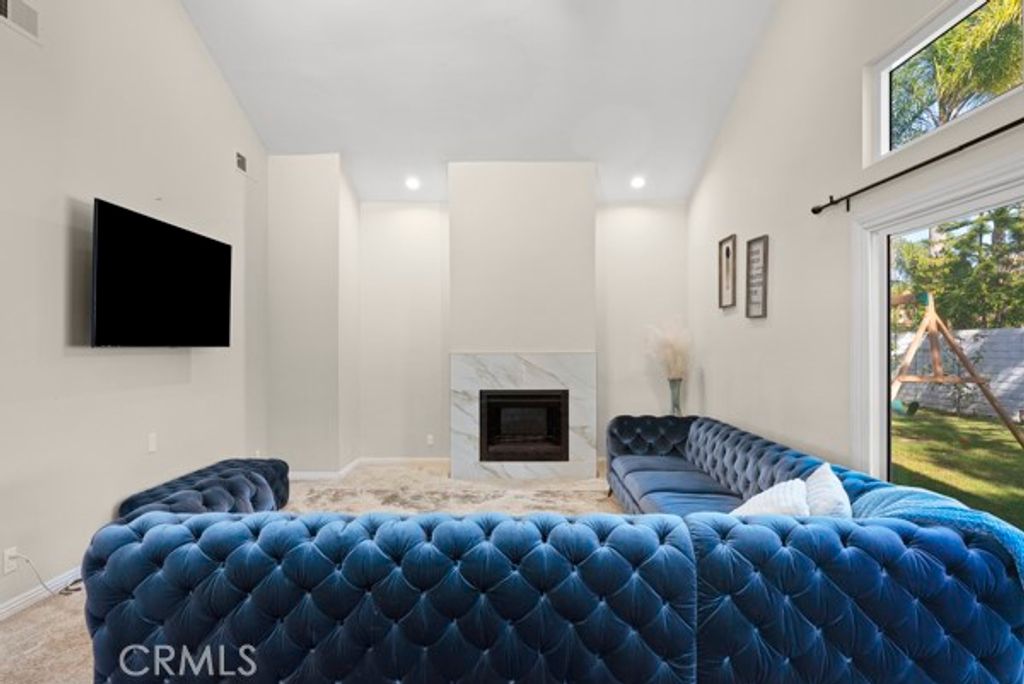 Image 44 of property listing at 9514 Oakridge Place, Chatsworth, CA 91311