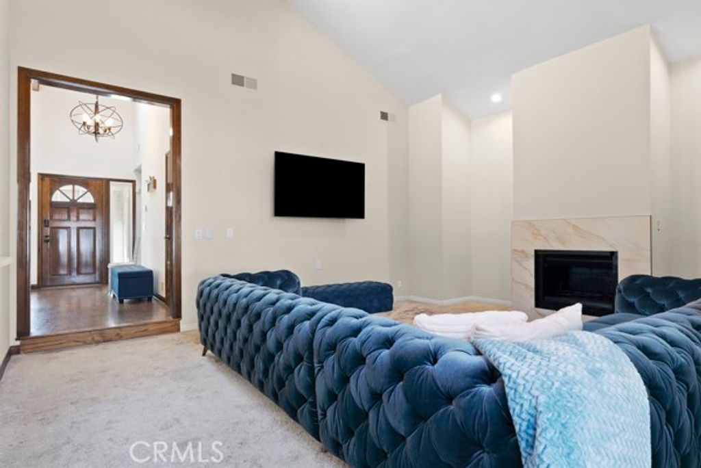 Image 45 of property listing at 9514 Oakridge Place, Chatsworth, CA 91311