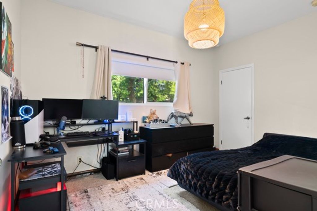 Image 47 of property listing at 9514 Oakridge Place, Chatsworth, CA 91311