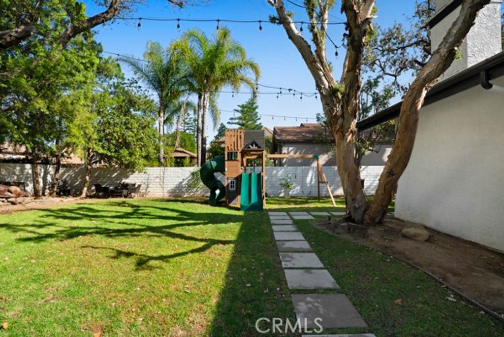 Image 53 of property listing at 9514 Oakridge Place, Chatsworth, CA 91311