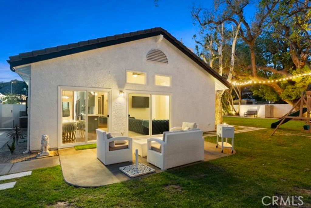 Image 55 of property listing at 9514 Oakridge Place, Chatsworth, CA 91311