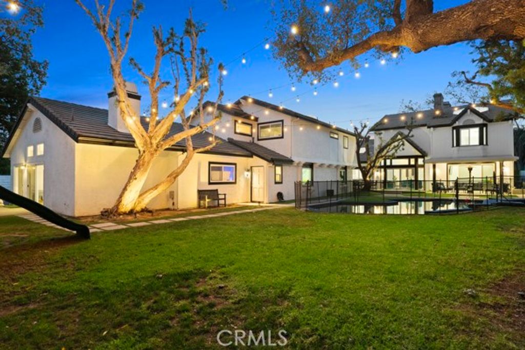 Image 56 of property listing at 9514 Oakridge Place, Chatsworth, CA 91311