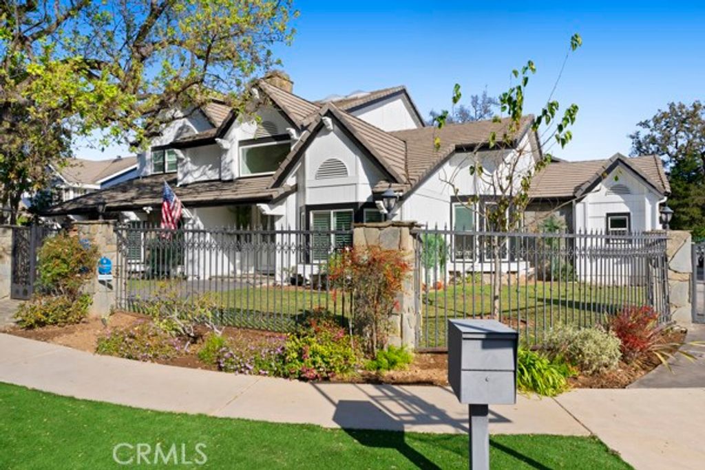 Image 63 of property listing at 9514 Oakridge Place, Chatsworth, CA 91311