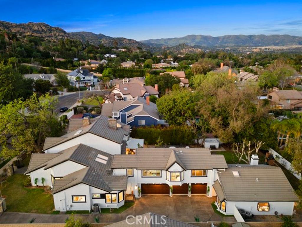 Image 64 of property listing at 9514 Oakridge Place, Chatsworth, CA 91311