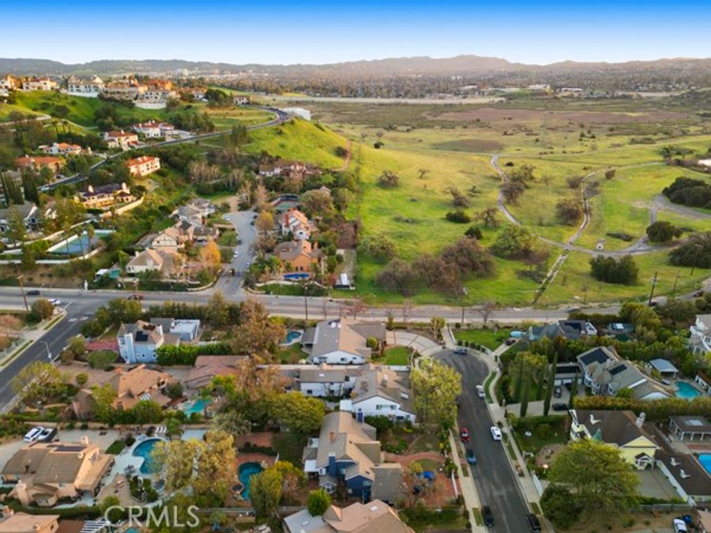 Image 66 of property listing at 9514 Oakridge Place, Chatsworth, CA 91311