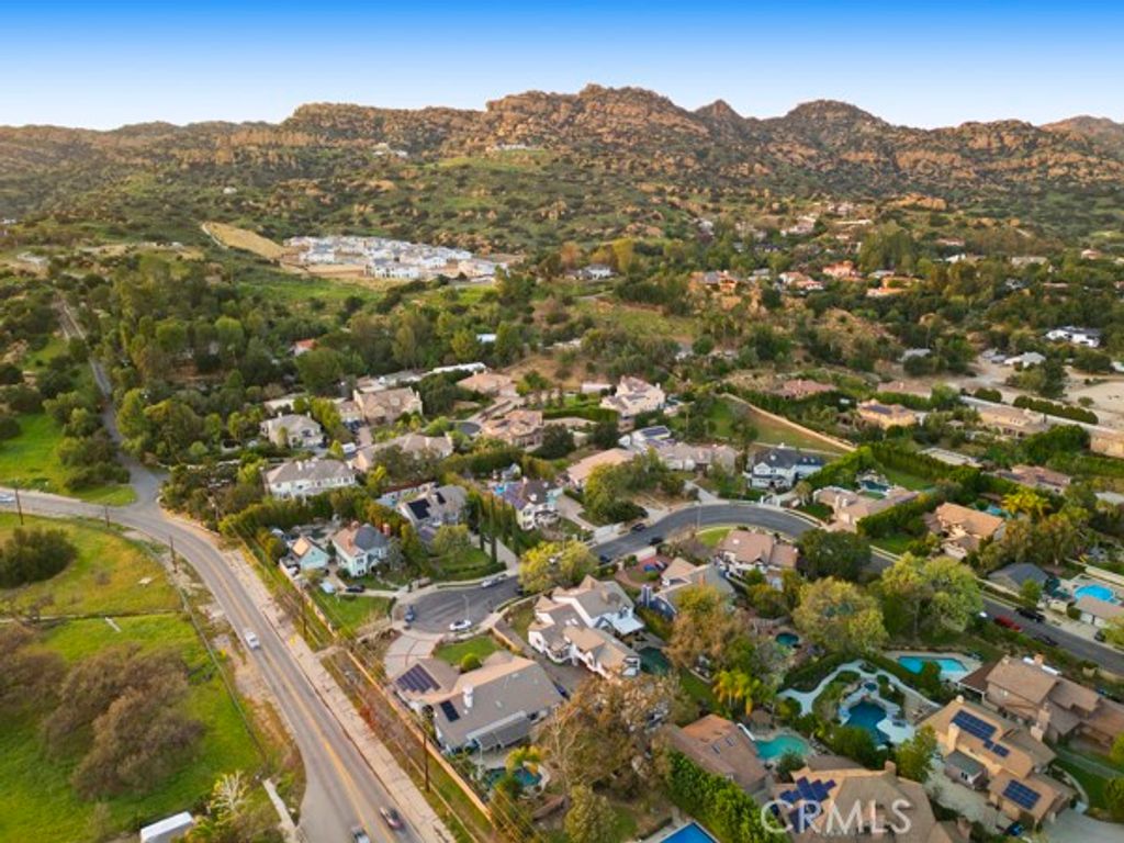 Image 67 of property listing at 9514 Oakridge Place, Chatsworth, CA 91311