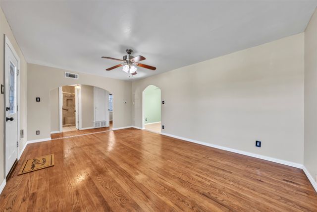 1112 E Mitchell Street, Arlington, TX 76010