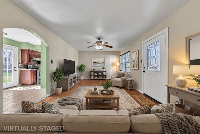 1112 E Mitchell Street, Arlington, TX 76010