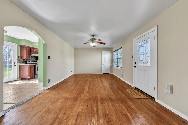 1112 E Mitchell Street, Arlington, TX 76010