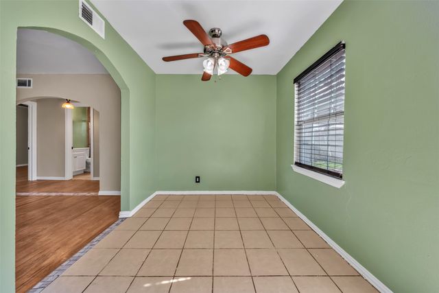 1112 E Mitchell Street, Arlington, TX 76010