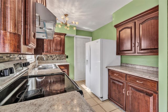 1112 E Mitchell Street, Arlington, TX 76010