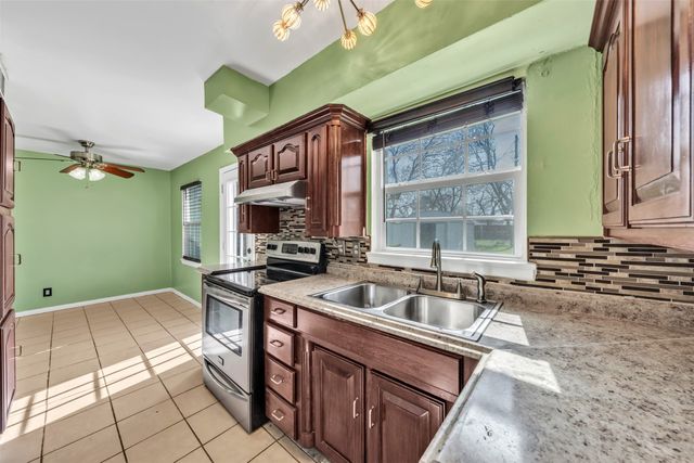 1112 E Mitchell Street, Arlington, TX 76010