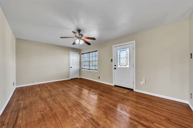 1112 E Mitchell Street, Arlington, TX 76010