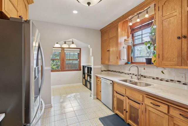 4200 Queen Avenue N, Minneapolis, MN 55412